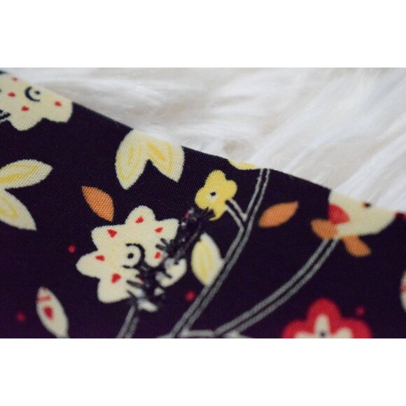 Vintage 80s‎ Handmade Polyester Dark  Floral Blouse - Picture 8 of 10